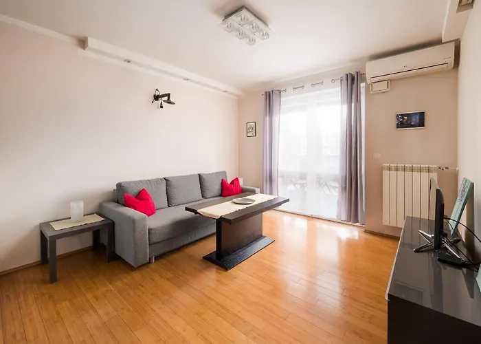 Marywilska 67 Inviting Apartment
